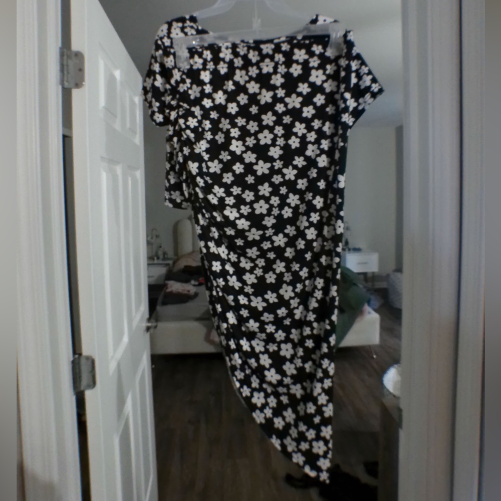 2 piece top and skirt - Picture 2 of 2